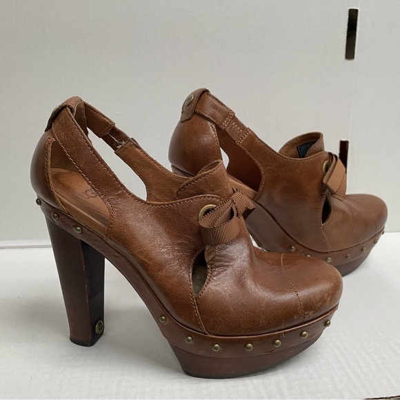 Cute Ugg Australia platform heels. Size 6.5 - Picture 2 of 5